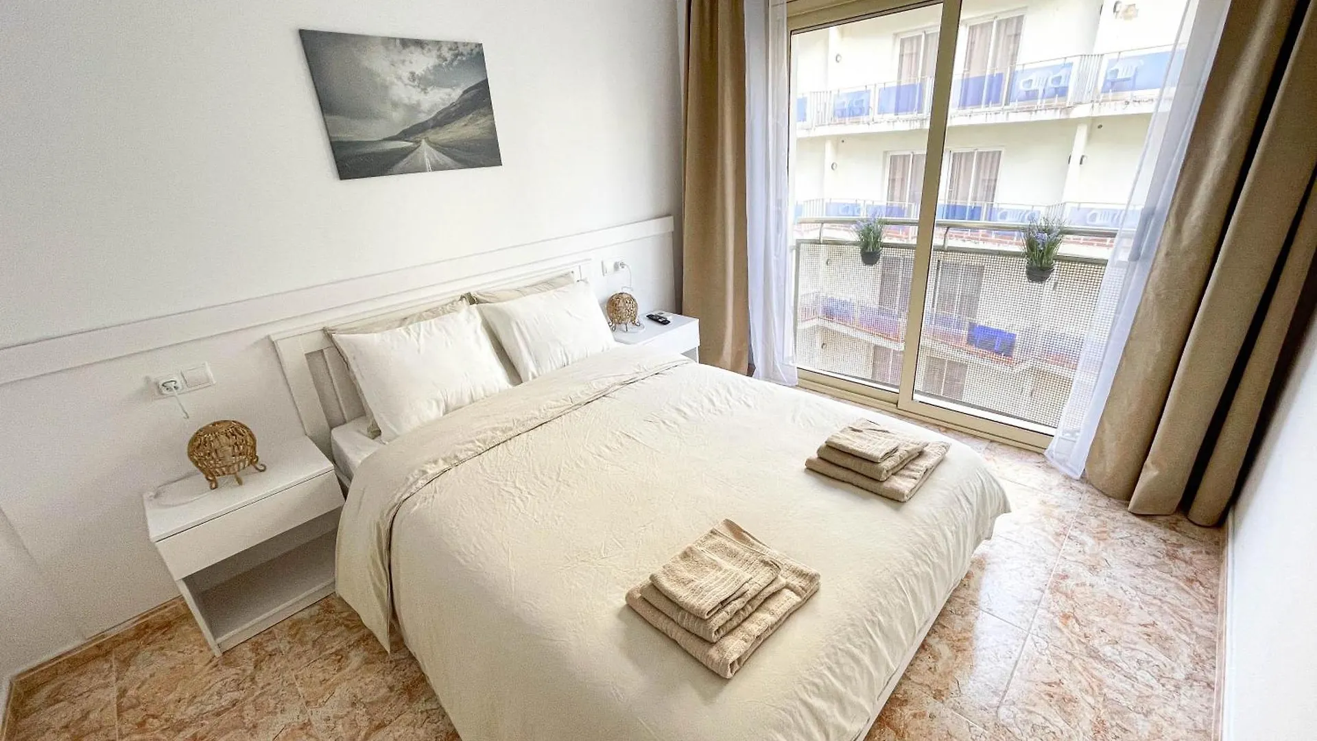 Yellow Apartment Lloret Lloret de Mar